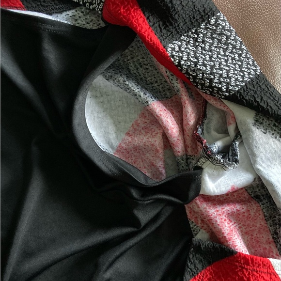 ALFRED DUNNER PETITE Red Black Cardigan w/attached Black Tank 3/4 Sleeve Size PM - Picture 3 of 10